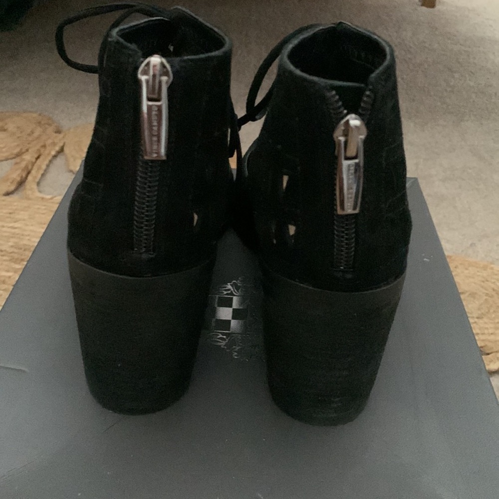Shoes - Picture 3 of 4